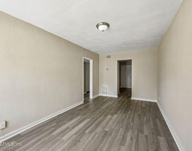 1627 E 9th Street - Photo Thumbnail 5