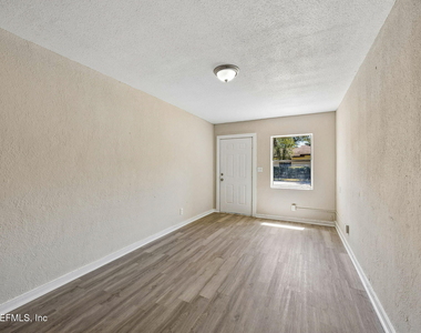 1627 E 9th Street - Photo Thumbnail 4