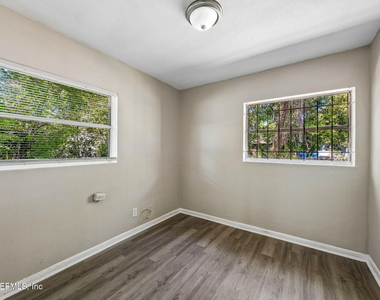 1627 E 9th Street - Photo Thumbnail 14