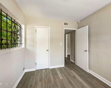 1627 E 9th Street - Photo Thumbnail 11