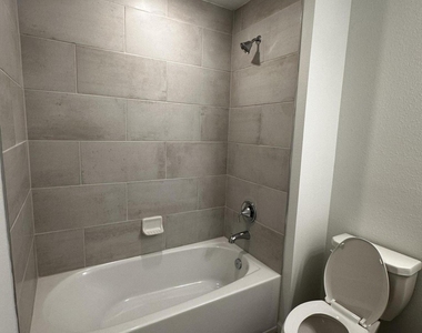 1684 Pacifico Way - Photo Thumbnail 28