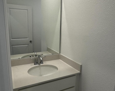 611 Holly Lakes Drive - Photo Thumbnail 13
