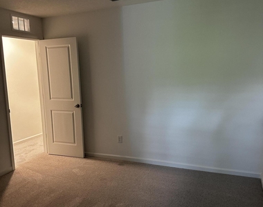 611 Holly Lakes Drive - Photo Thumbnail 31