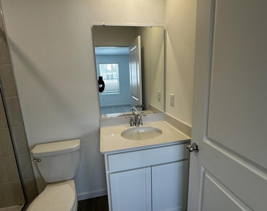 611 Holly Lakes Drive - Photo Thumbnail 25
