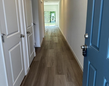 611 Holly Lakes Drive - Photo Thumbnail 3