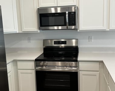 611 Holly Lakes Drive - Photo Thumbnail 11