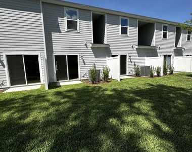 611 Holly Lakes Drive - Photo Thumbnail 37