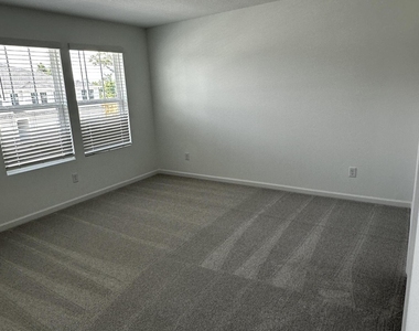 611 Holly Lakes Drive - Photo Thumbnail 19
