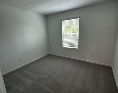 611 Holly Lakes Drive - Photo Thumbnail 28