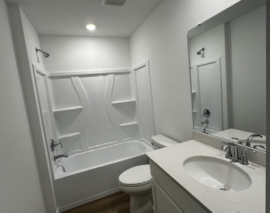 611 Holly Lakes Drive - Photo Thumbnail 34