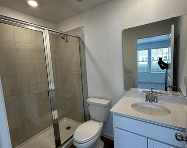 611 Holly Lakes Drive - Photo Thumbnail 27