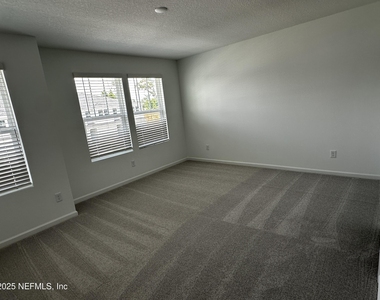 611 Holly Lakes Drive - Photo Thumbnail 20