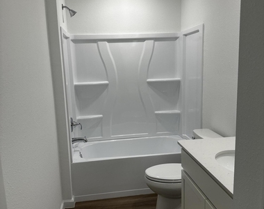 611 Holly Lakes Drive - Photo Thumbnail 33