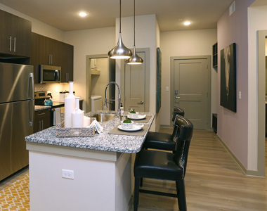 680 E Algonquin Road - Photo Thumbnail 5
