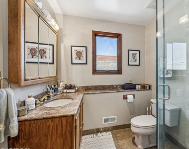 2837 N Southport Avenue - Photo Thumbnail 12