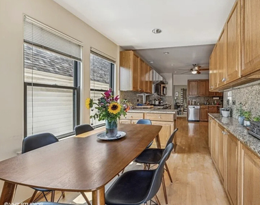2837 N Southport Avenue - Photo Thumbnail 2