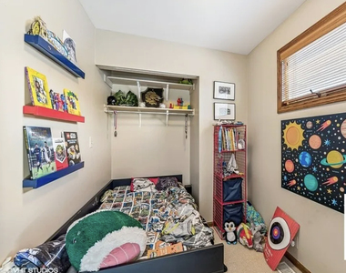 2837 N Southport Avenue - Photo Thumbnail 13