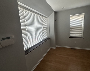 2449 W Taylor Street - Photo Thumbnail 3
