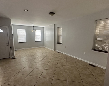 2449 W Taylor Street - Photo Thumbnail 6