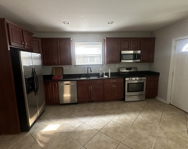 2449 W Taylor Street - Photo Thumbnail 7