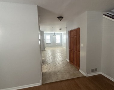 2449 W Taylor Street - Photo Thumbnail 5