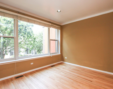 945 N Kingsbury Street - Photo Thumbnail 9