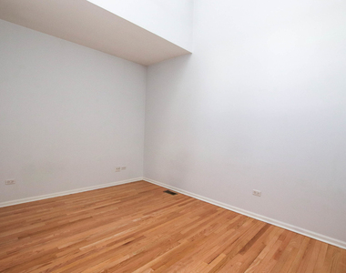 945 N Kingsbury Street - Photo Thumbnail 13