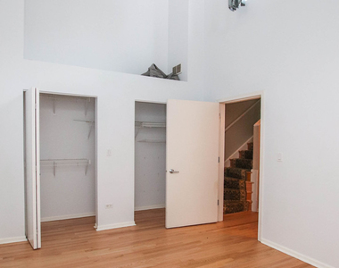 945 N Kingsbury Street - Photo Thumbnail 12