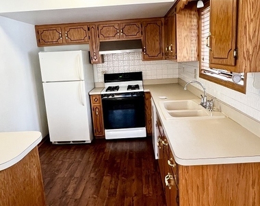 8659 Meade Avenue - Photo Thumbnail 8