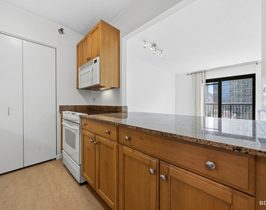 400 N Lasalle Street - Photo Thumbnail 9