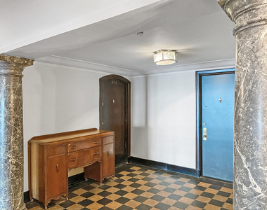 1205 W Sherwin Avenue - Photo Thumbnail 9