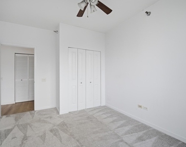 757 N Orleans Street - Photo Thumbnail 13
