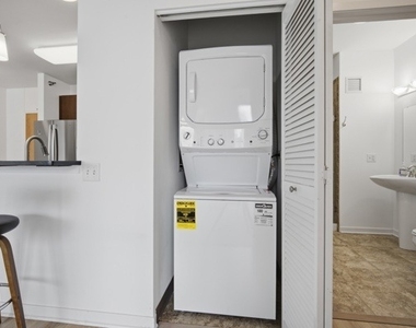 757 N Orleans Street - Photo Thumbnail 10