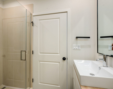 2725 Thatcher Avenue - Photo Thumbnail 4