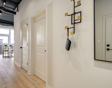 2725 Thatcher Avenue - Photo Thumbnail 2