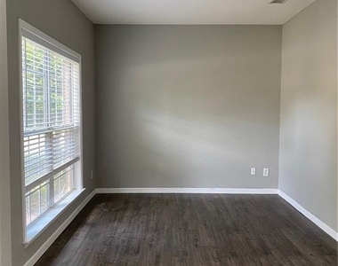 425 Beckenham Walk Drive - Photo Thumbnail 6