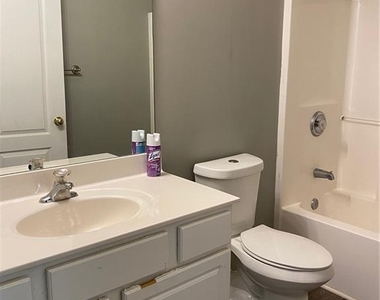 425 Beckenham Walk Drive - Photo Thumbnail 13