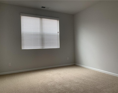430 Broadmoor Drive - Photo Thumbnail 5