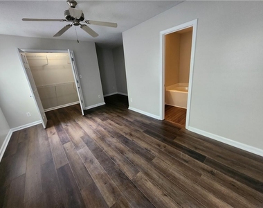 4217 Legacy Square - Photo Thumbnail 14