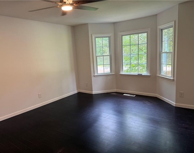 3019 Chelsea Lane - Photo Thumbnail 12