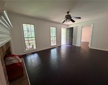 3019 Chelsea Lane - Photo Thumbnail 5