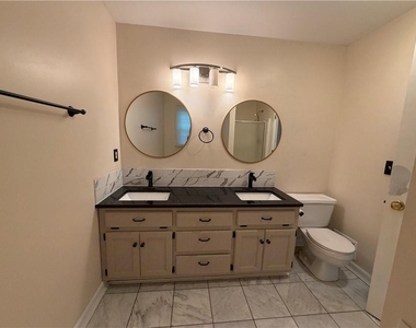 3019 Chelsea Lane - Photo Thumbnail 15