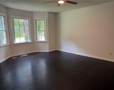 3019 Chelsea Lane - Photo Thumbnail 14