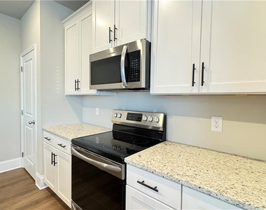 13040 Deerfield Parkway - Photo Thumbnail 5