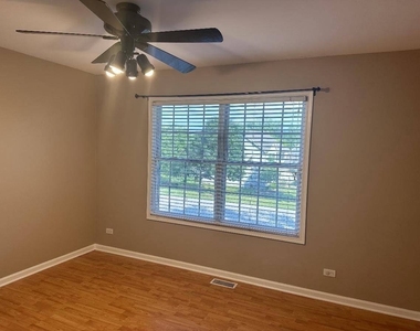 5490 Fox Path Lane - Photo Thumbnail 10