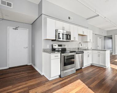 307 W 6th Street - Photo Thumbnail 4