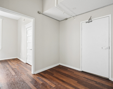 307 W 6th Street - Photo Thumbnail 3