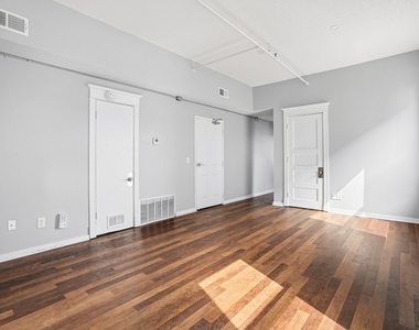 307 W 6th Street - Photo Thumbnail 8