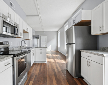 307 W 6th Street - Photo Thumbnail 5