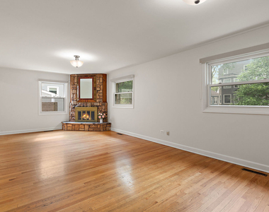 915 Hamlin Street - Photo Thumbnail 1